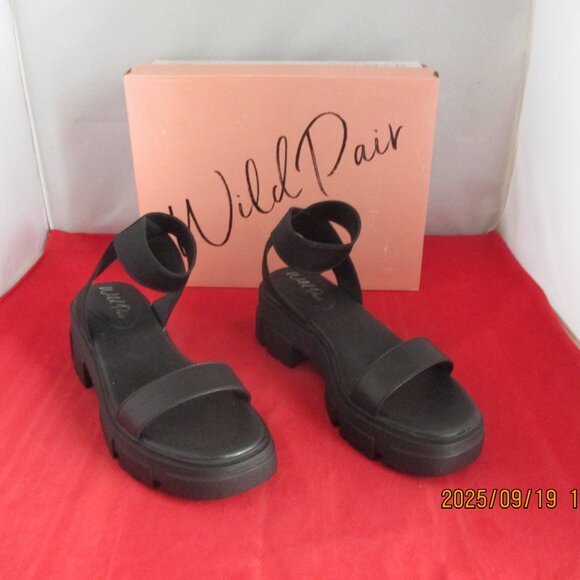 Wild Pair Theodorra Two-Piece Lug Sole Sandals $60 - US Size 8 1/2 - Black- 1348 - Picture 4 of 12